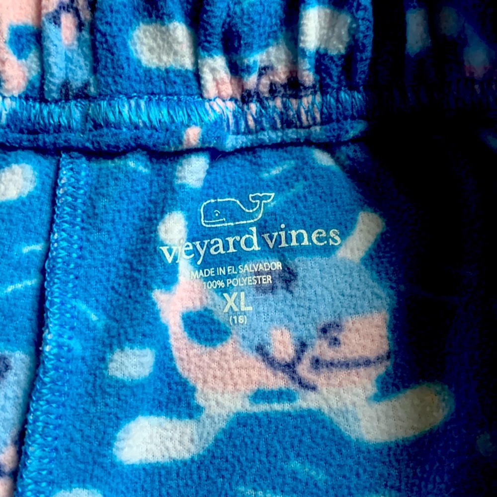 Vineyard vines hockey whale lounge pants. Size XL